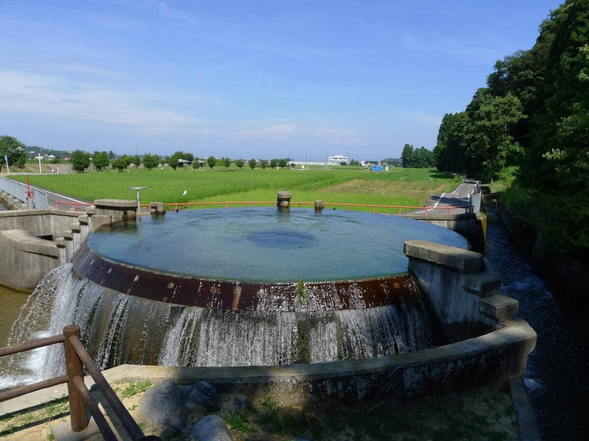 東山円筒分水槽