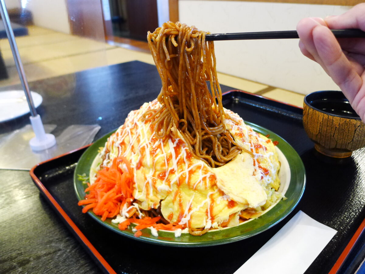 『爆盛りオム焼きそば』