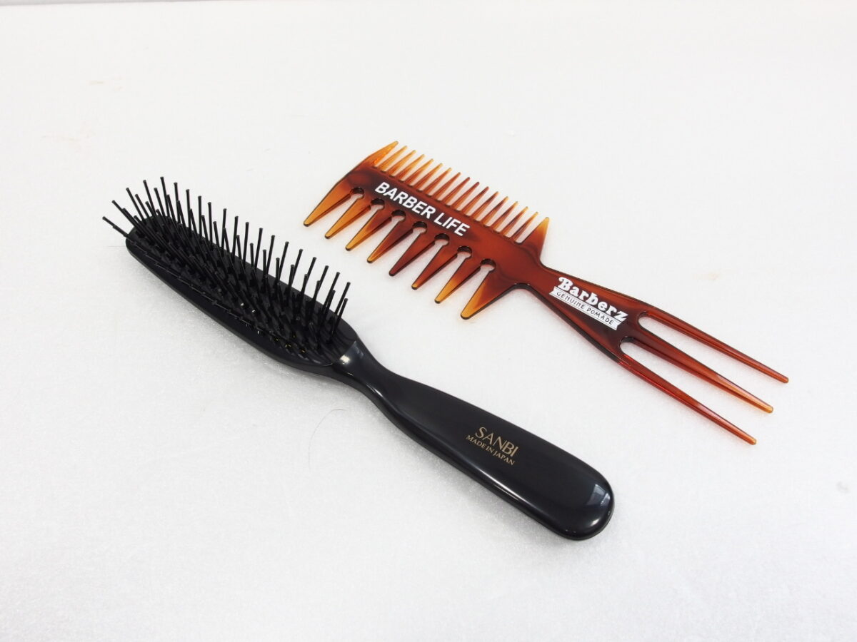 リーゼント＆震災刈りに最適！ブラシ＆メッシュコームセット | 富山県